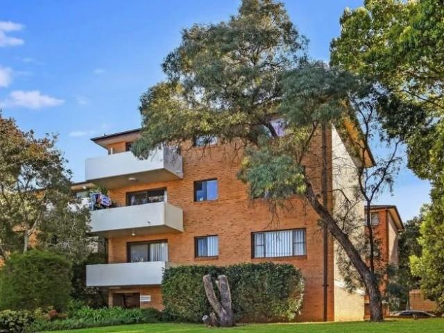 Spacious Two Bedroom Unit in Convenient Location