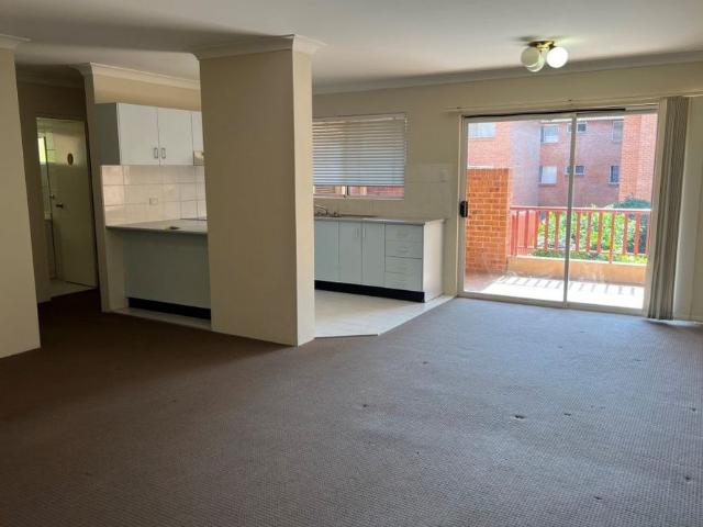 Spacious Two Bedroom Unit in Prime Location