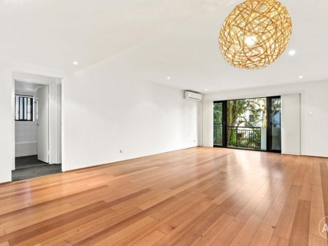 Spacious Two Bedroom Unit in Quiet Complex!