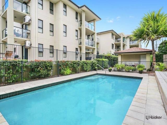 Spacious Two Bedroom Unit Just Moments from the Beach