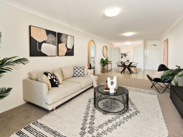 Spacious Two Bedroom Unit with Air Conditioning & Lock Up Garage!