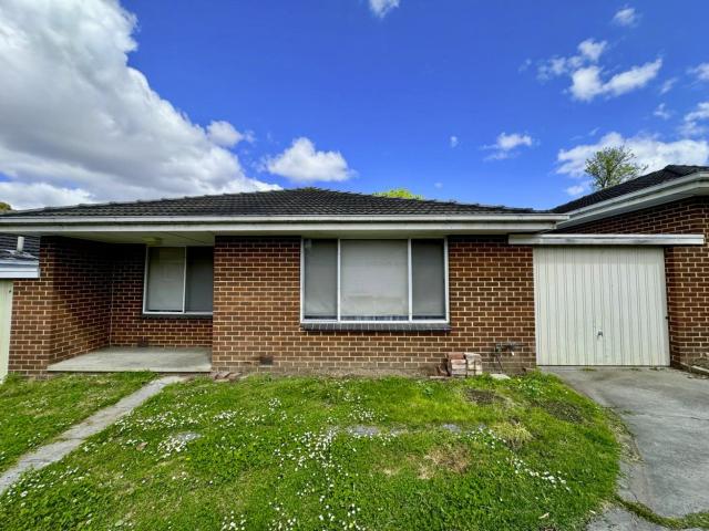 Spacious Two Bedroom Unit with Excellent Parking