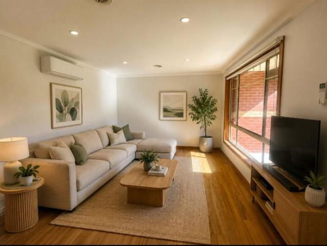 Spacious Two Bedroom Unit with Lock Up Garage in Prime Reservoir Location