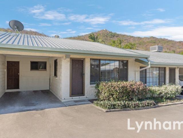 Spacious Two Bedroom Unit with Private Courtyard