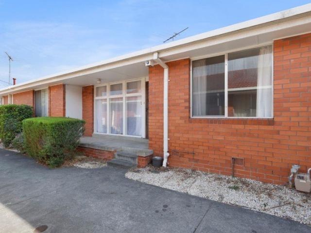 Spacious Two Bedroom Unit