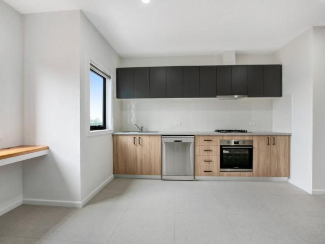 Spacious Two Bedroom – Utilises All Included Gas/ Water / Electricity