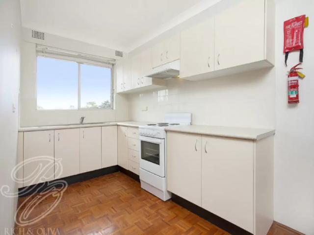 DEPOSIT TAKEN @ $650 pw Spacious Two Bedroom Apartment
