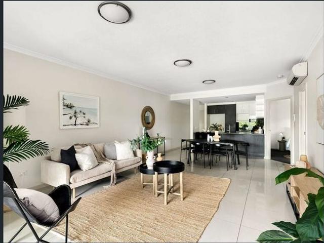 Spacious Two Bedroom Apartment Close to Nundah Village