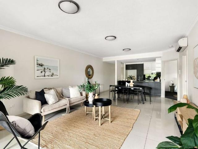 Spacious Two Bedroom Apartment Close to Nundah Village
