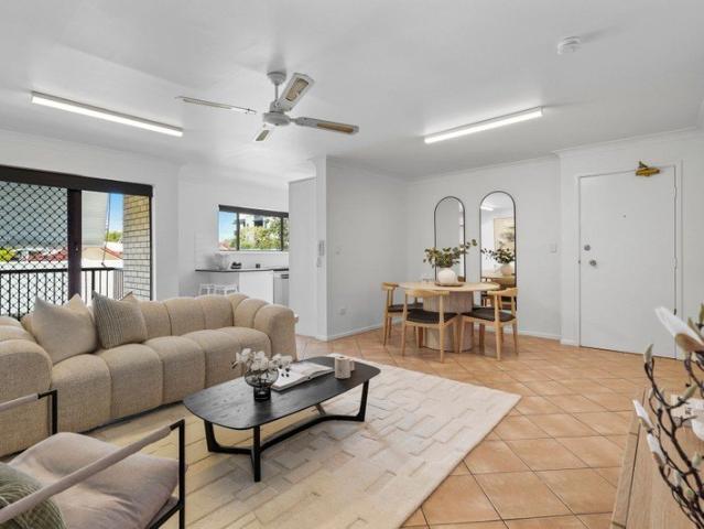 Spacious Two Bedroom Apartment Exceptional Convenience