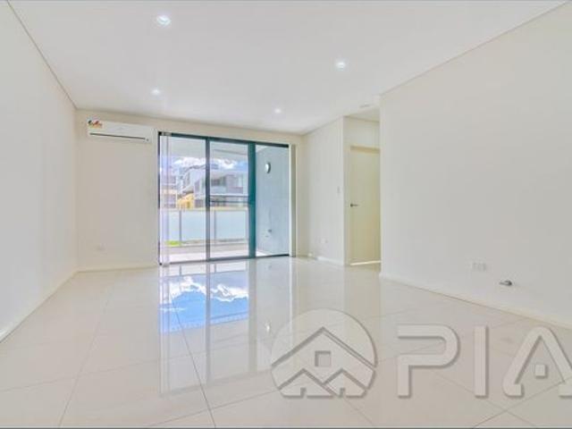 Spacious Two Bedroom Apartment For Lease !