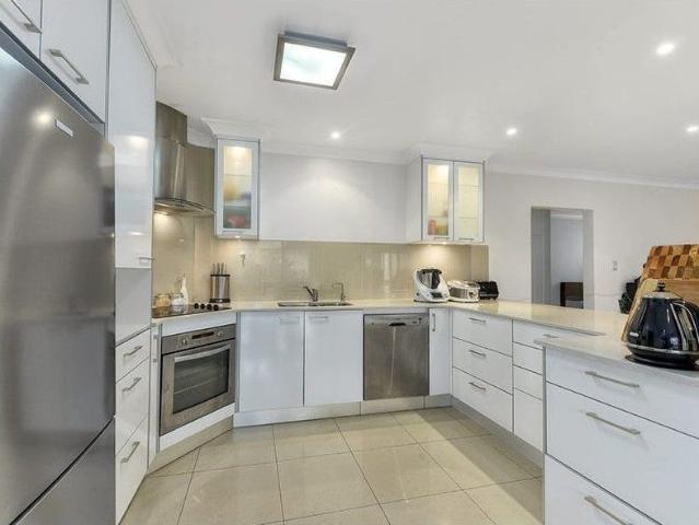 Spacious Two Bedroom Apartment in Convenient Clayfield Location