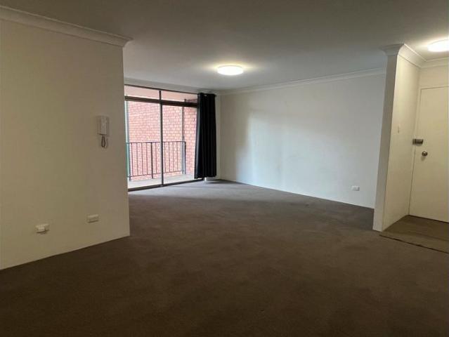 Spacious Two Bedroom Apartment in Convenient Location