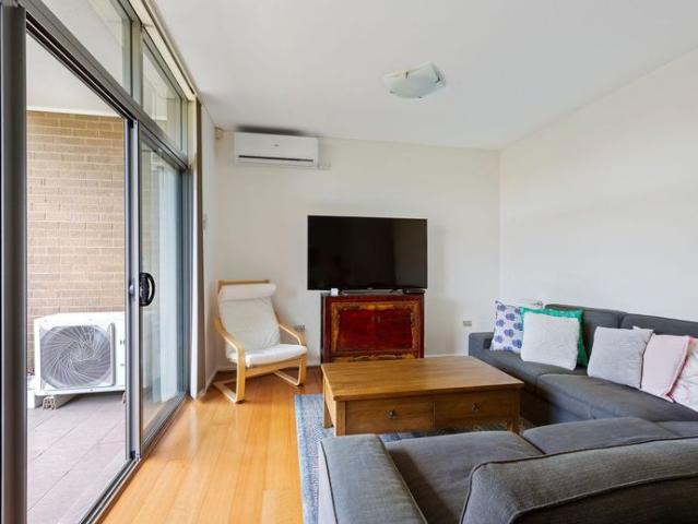 Spacious Two Bedroom Apartment in Convenient Location
