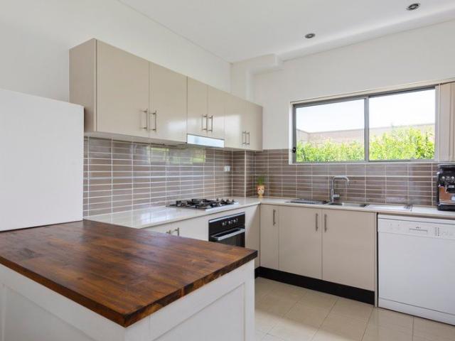 Spacious Two Bedroom Apartment in Convenient Location
