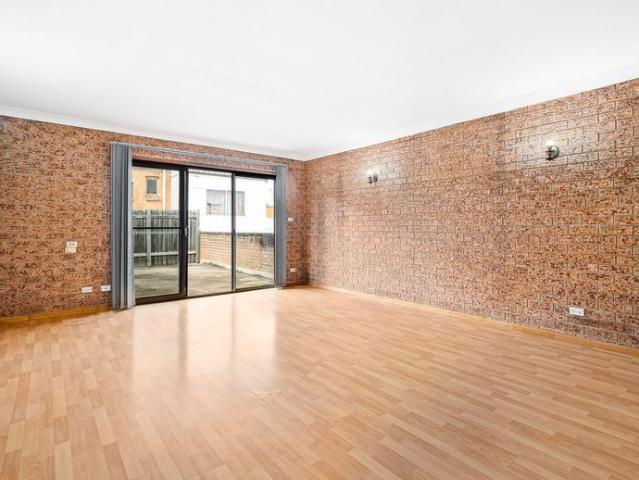 Spacious Two Bedroom Apartment in Central Location!