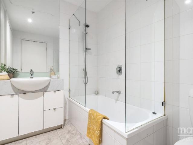 Spacious Two Bedroom Apartment in Central Southbank!