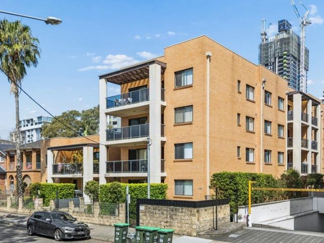 Spacious Two Bedroom Apartment in a Convenient Burwood Location