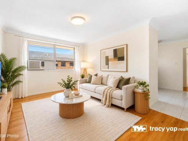 Spacious Two Bedroom Apartment in a Convenient Dundas Location