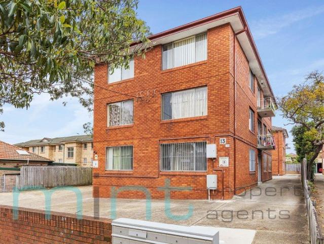 Spacious Two Bedroom Apartment in a Convenient Location