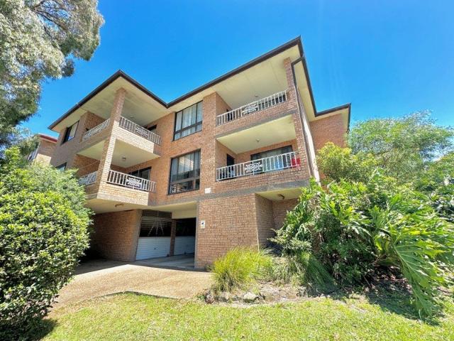Spacious Two Bedroom Apartment in a Convenient Location