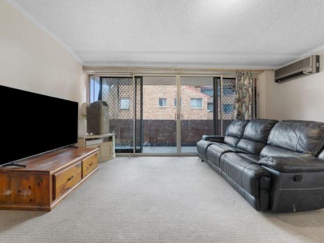 Spacious Two Bedroom Apartment in a Great Location