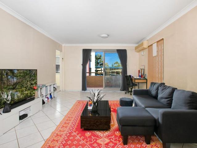 Spacious Two Bedroom Apartment in a Prime Location