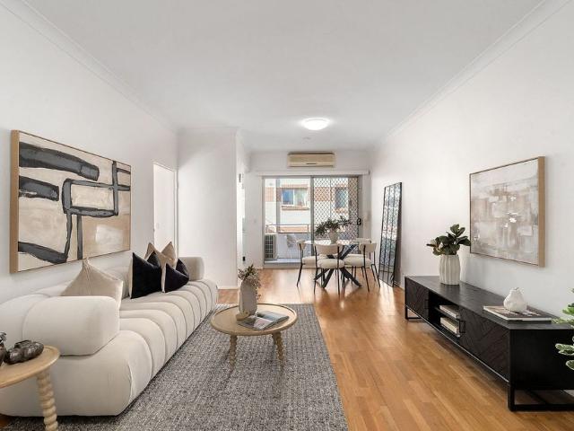 Spacious Two Bedroom Apartment in a Quiet Cul de Sac