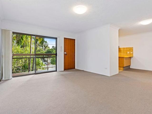 Spacious two bedroom apartment in Broadbeach