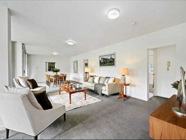 Spacious Two Bedroom Apartment in Sought After Battery Point