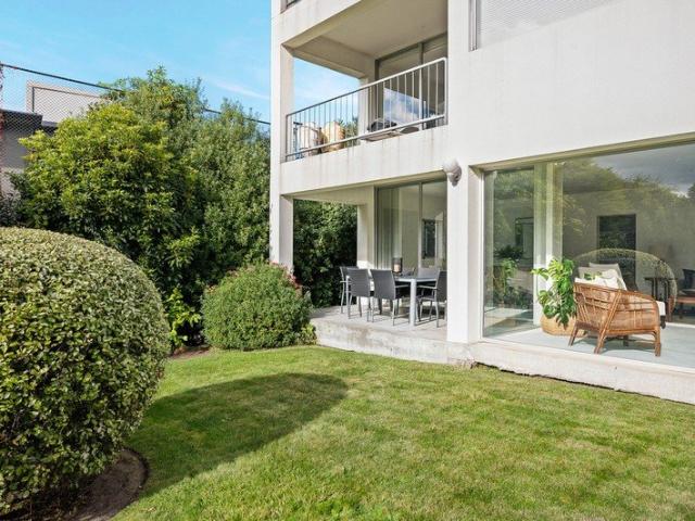 Spacious Two Bedroom Apartment in Sought After Battery Point