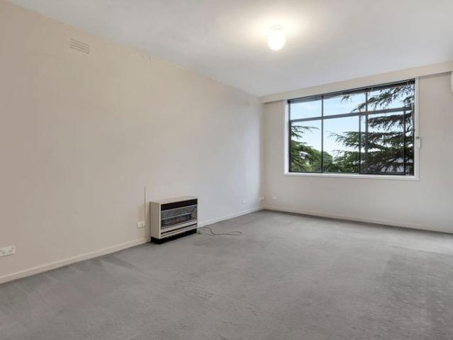 Spacious two bedroom apartment in secure complex