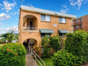 Spacious Two Bedroom Apartment in Prime Inner South Location