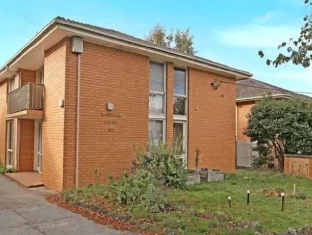 Spacious Two Bedroom Apartment in Prime Ivanhoe Location