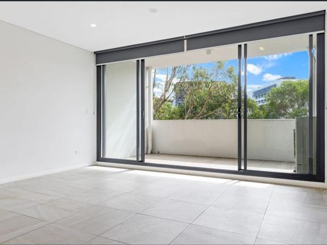 Spacious Two Bedroom Apartment in Prime Location