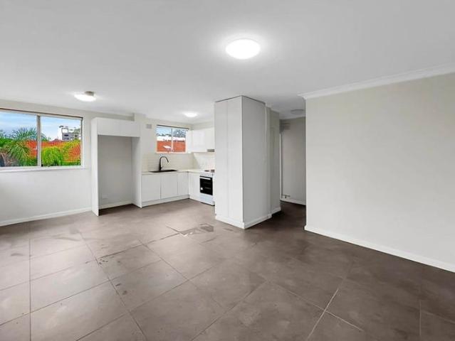 Spacious Two Bedroom Apartment in Prime Location