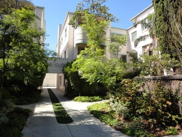 Spacious Two Bedroom Apartment in Prime South Yarra Location
