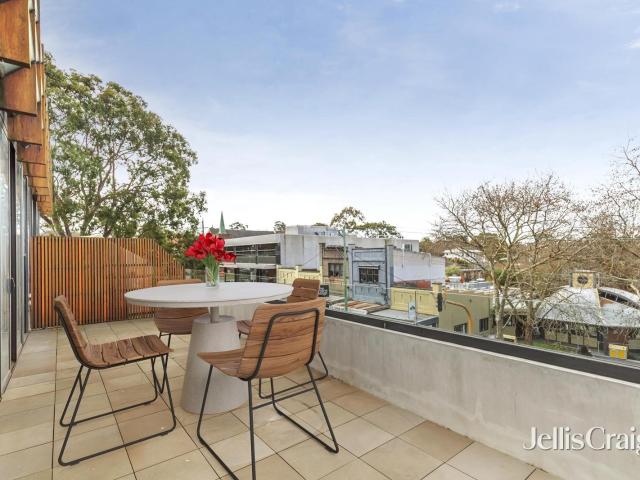 Spacious Two Bedroom Apartment in Prime Surrey Hills Location