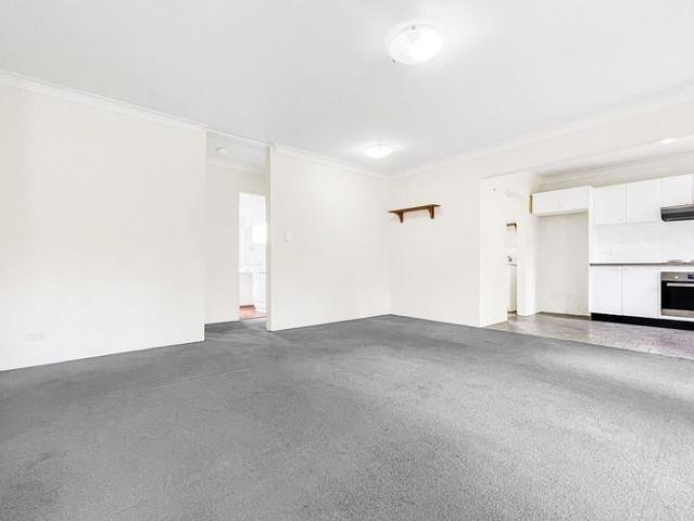Spacious Two Bedroom Apartment in Prime Riverside Location