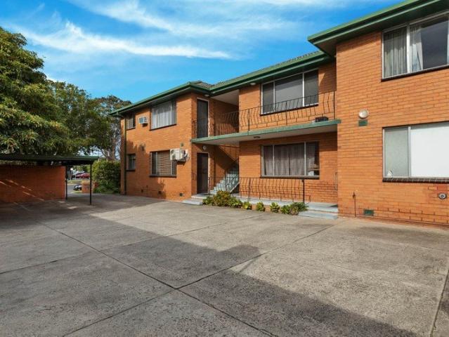 Spacious Two Bedroom Apartment in the Heart of Bentleigh East | Besser+Co