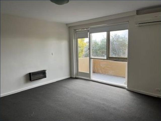 Spacious Two Bedroom Apartment In The Heart Of Kew