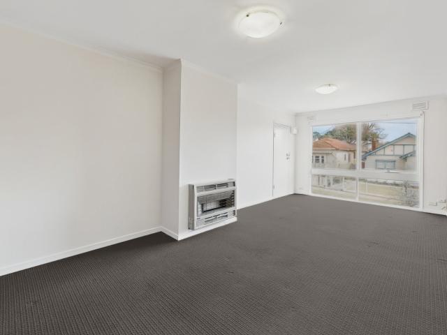 Spacious Two Bedroom Apartment in the Heart of Kew