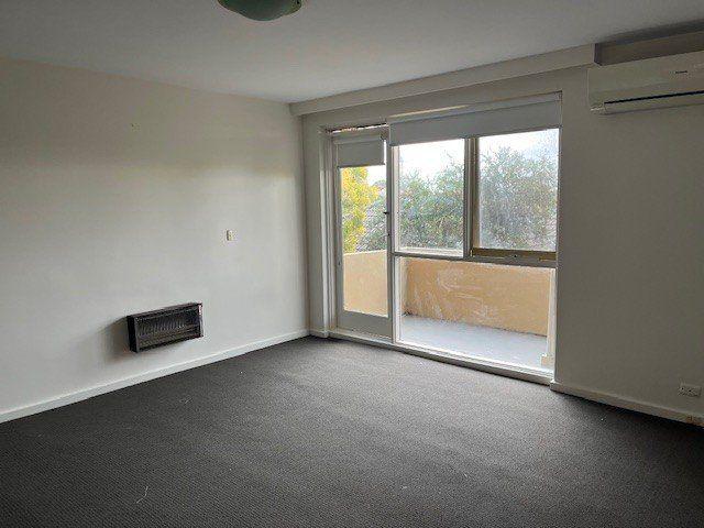 Spacious Two Bedroom Apartment In The Heart Of Kew