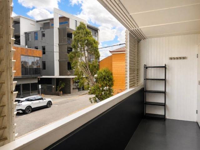 Spacious Two Bedroom Apartment in the Heart of West End