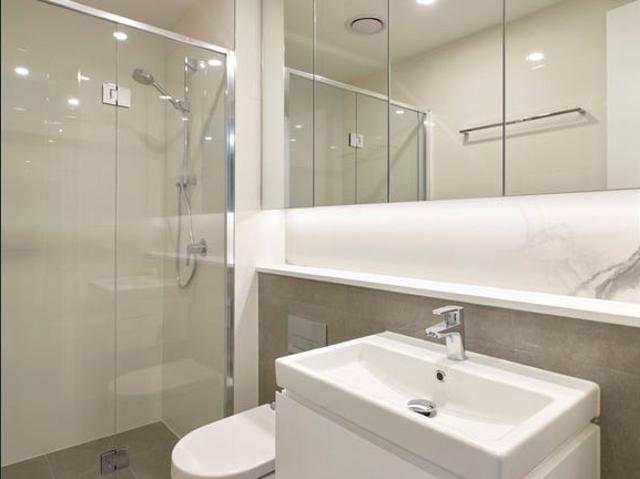 Spacious two bedroom apartment in the luxurious Melbourne Grand complex is where you will experience the best of Melbourne