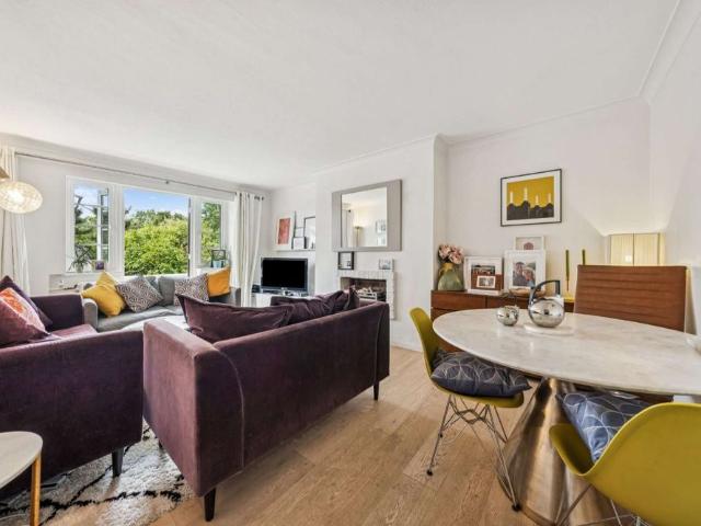 Spacious two bedroom apartment in the popular Courtlands development