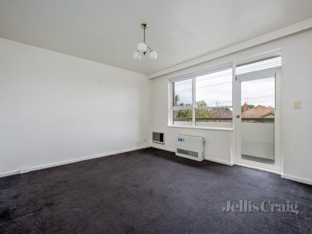 Spacious Two Bedroom Apartment on Leafy Street