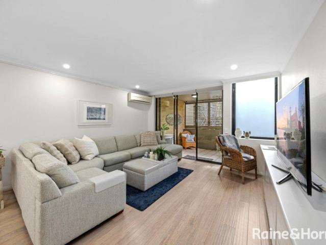 Spacious Two Bedroom Apartment on Pyrmont Point