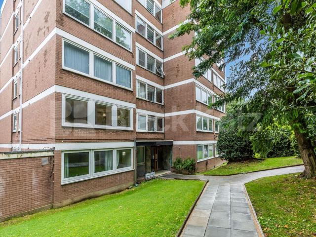 Spacious Two Bedroom Apartment Moments from Crouch Hill & Finsbury Park