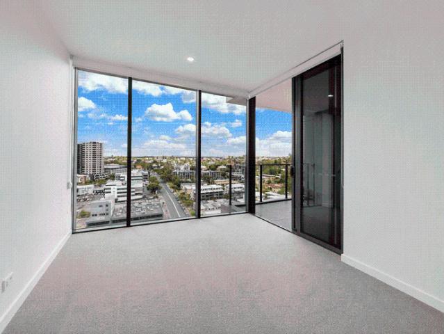 Spacious Two Bedroom Apartment Moments from Toowong Village